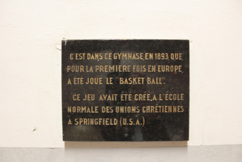 Illustration for article titled The world's oldest basketball court has iron poles in the middle of it